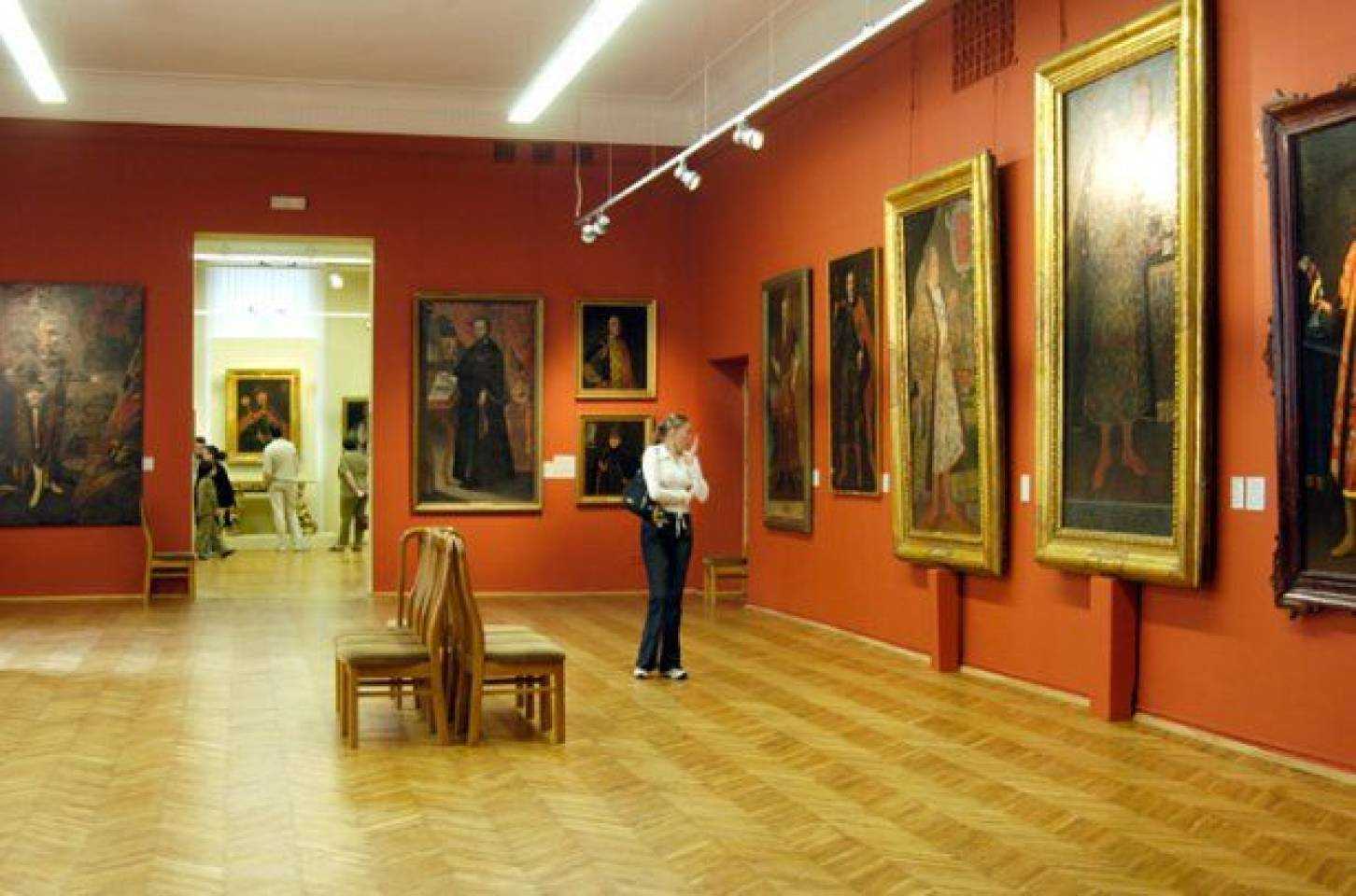 Национальный художественный музей Украины – это уникальная сокровищница культурных ценностей украинского искусства Коллекция музея насчитывает более 40 000 экспонатов, среди которых шедевры украинской живописи