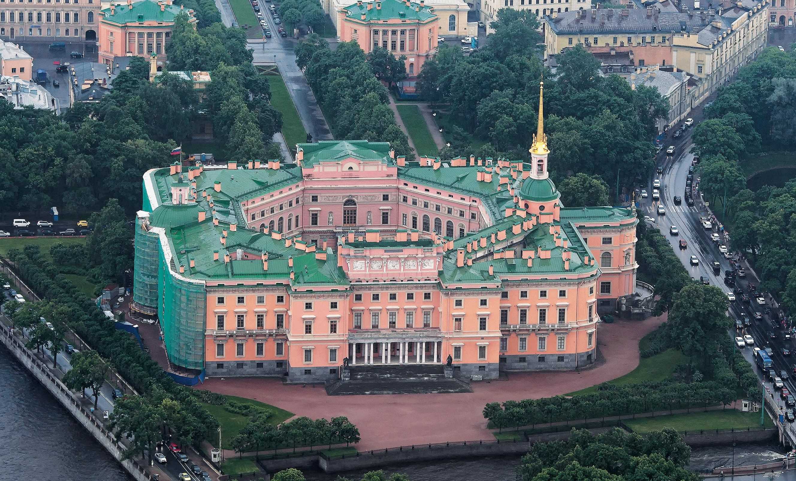 Михайловский инженерный замок в Санкт-Петербурге