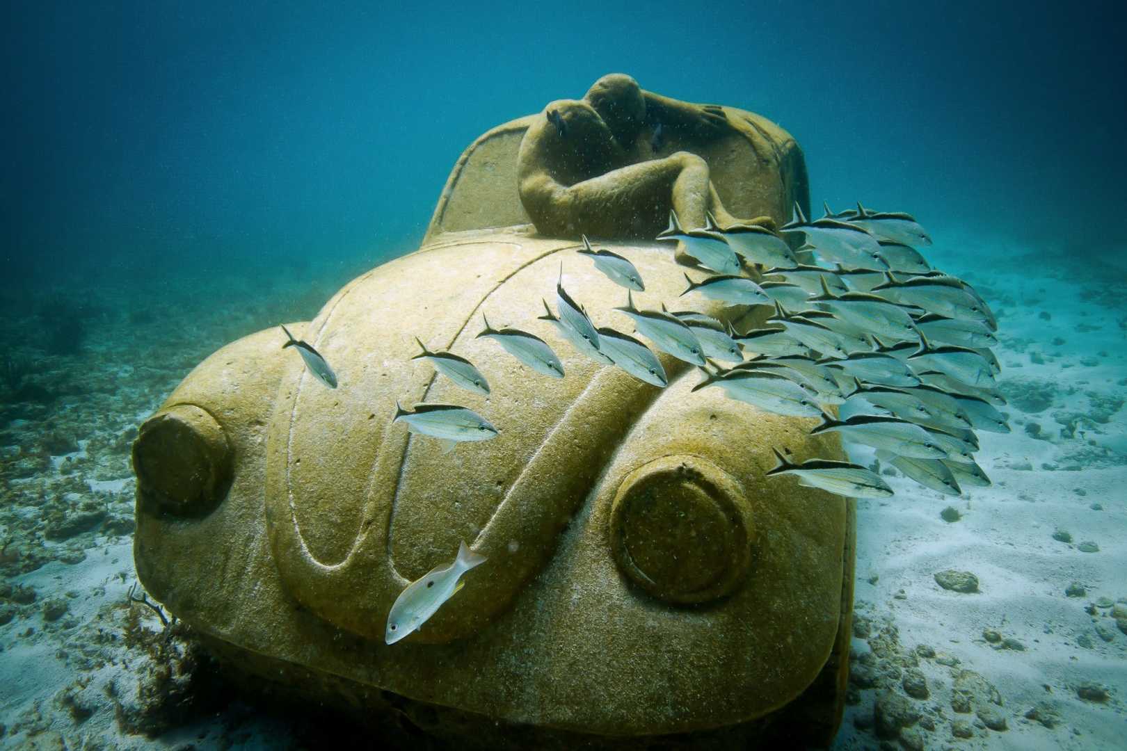 Чудеса на дне моря: самые красивые подводные музеи мира