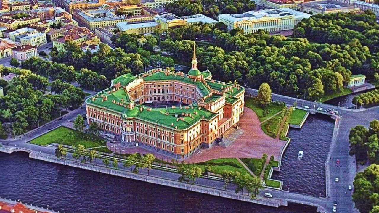 Михайловский инженерный замок в Санкт-Петербурге