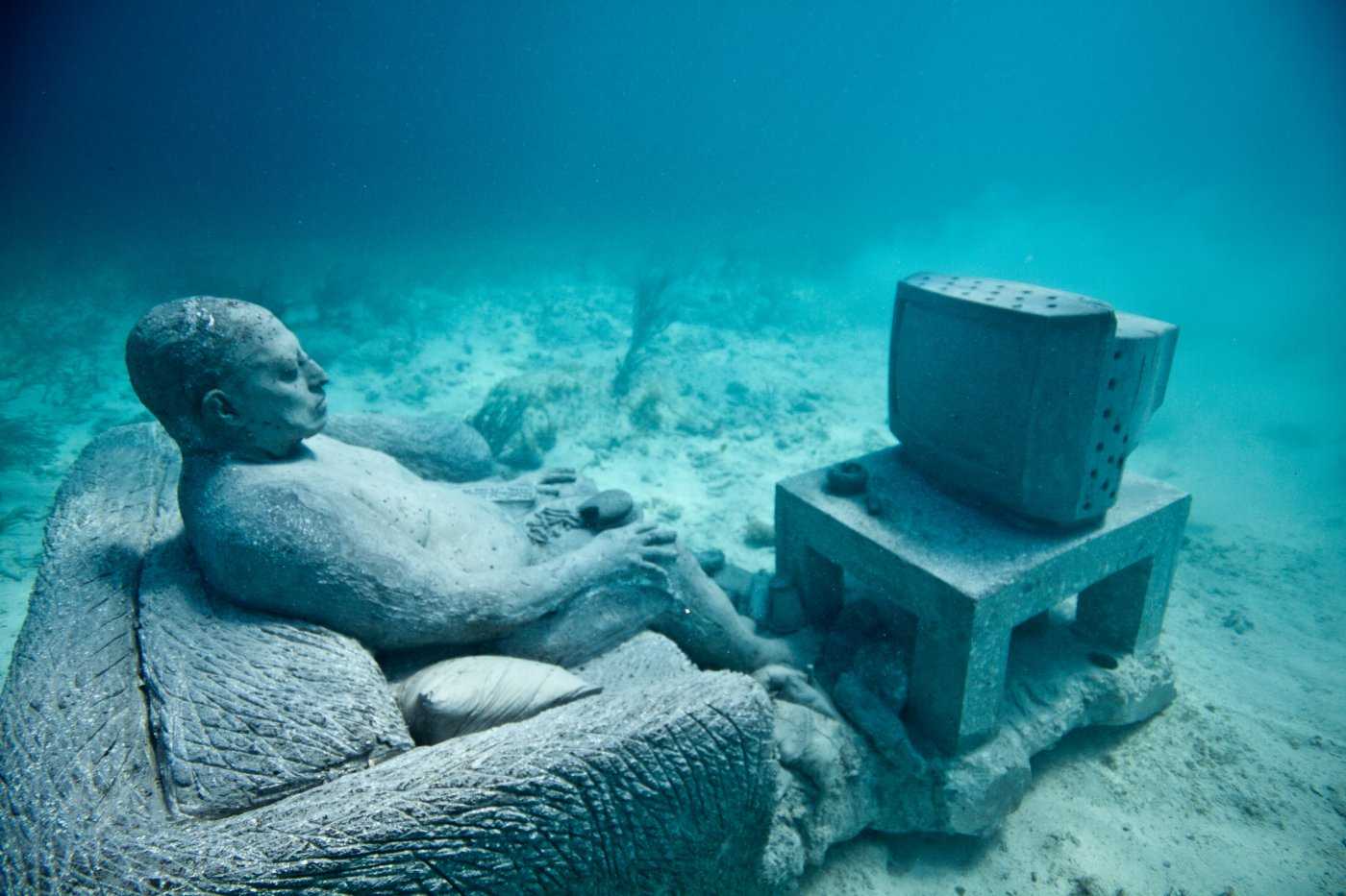 Подводный музей города канкун - сотни скульптур под водой. мексика